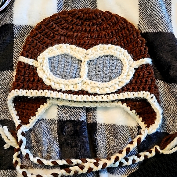 Crochet Aviator Piolet Hat - Picture 1 of 4